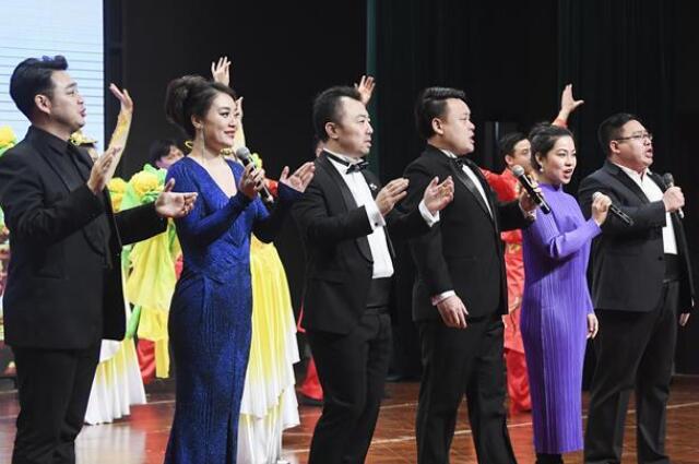 中央歌劇院文藝小分隊(duì)走進(jìn)重慶酉陽