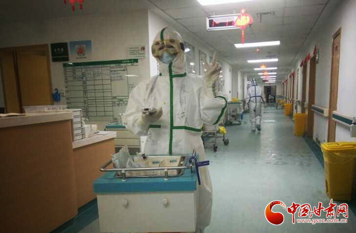 【甘肅全民戰(zhàn)“疫”】崇信支援湖北護士侯羽絨：患者健康回家是我最大的心愿（圖）