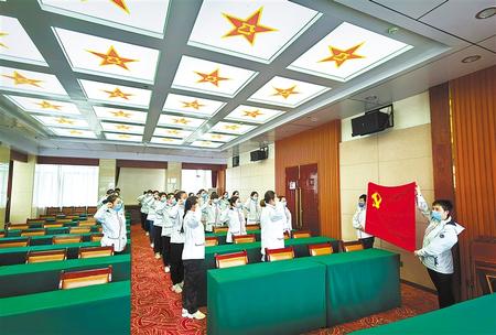 一次難得的黨課——甘肅第二、第三批援鄂醫(yī)療隊預(yù)備黨員宣誓儀式側(cè)記