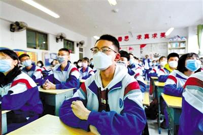 甘肅省初三和高一、高二年級學(xué)生昨日開學(xué) 青春校園又聞瑯瑯讀書聲