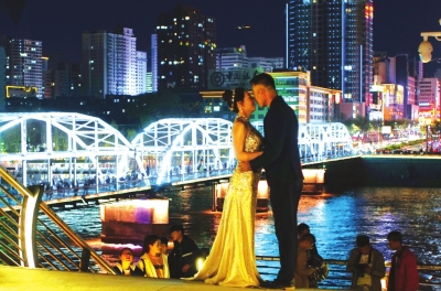 昨夜，中山橋夜景燈光更漂亮了