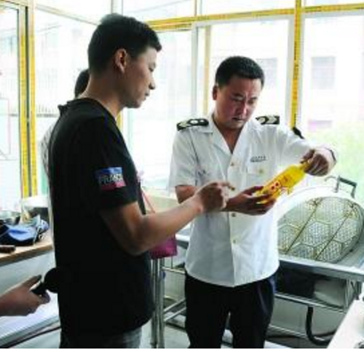 蘭州市場監(jiān)管局綜合行政執(zhí)法隊(duì)開展學(xué)校、托幼機(jī)構(gòu)食品安全專項(xiàng)檢查