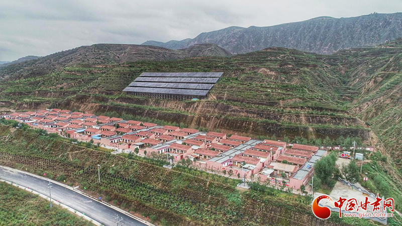 【跟著總書記看甘肅】布楞溝村：水引來了，路修通了，新農(nóng)村建起來了（圖）