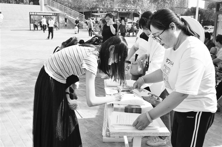 蘭州草場(chǎng)街街道召開(kāi)創(chuàng)業(yè)明星報(bào)告會(huì)