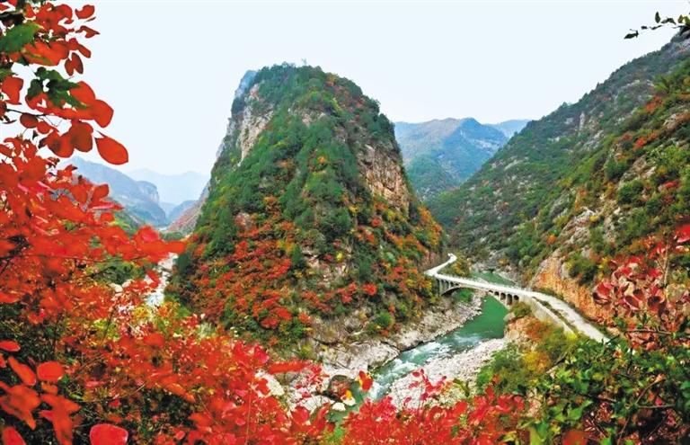 隴南市兩當(dāng)縣靈官村 山美峽美，人在畫(huà)中