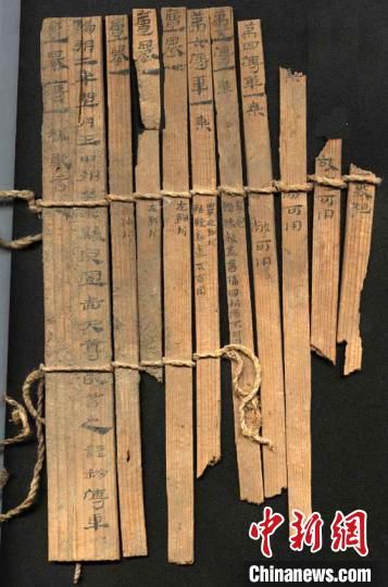 圖為藏于敦煌博物館內(nèi)的漢代簡(jiǎn)牘。敦煌市委宣傳部供圖