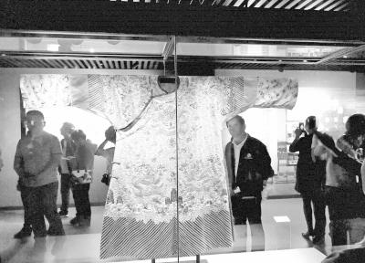 甘肅文化丨嘉慶所賜，被當(dāng)戲服 永登博物館九龍黃袍的前世今生