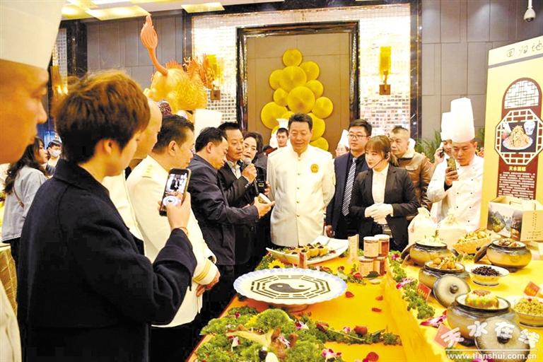 隴菜藝術(shù)盛典聚焦隴菜經(jīng)濟(jì)新成就——中國(guó)烹飪大師、甘肅省隴菜協(xié)會(huì)會(huì)長(zhǎng)趙長(zhǎng)安專訪