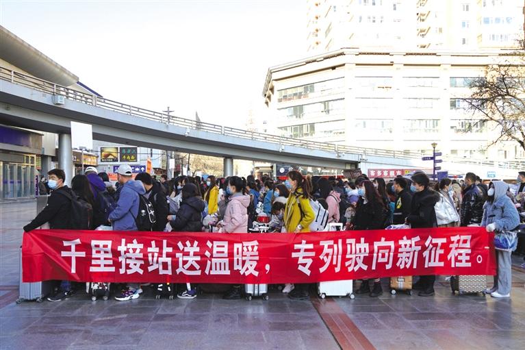 甘肅開行節(jié)后首趟“點(diǎn)對(duì)點(diǎn)”復(fù)工復(fù)產(chǎn)專列