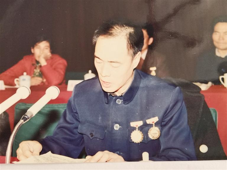 尋訪百名先鋒黨員  他用13年的時(shí)間完成28年的工作量——記“刀具大王”、全國(guó)勞模、蘭州通用機(jī)器廠工人技師蘆聚才