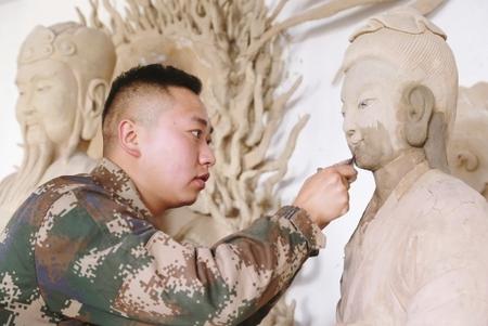 隴南“90后”大學(xué)生鞏龍元：樸實工匠心 非遺泥塑情