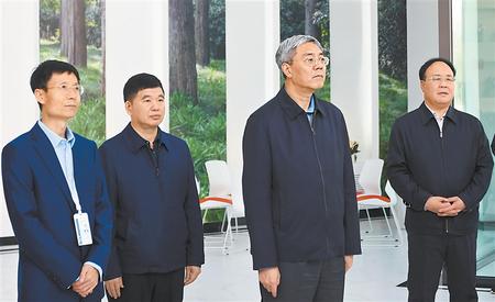 尹弘在臨夏州調(diào)研時(shí)強(qiáng)調(diào) 發(fā)展壯大特色富民產(chǎn)業(yè) 不斷激發(fā)群眾內(nèi)生動力 扎實(shí)推動鞏固拓展脫貧攻堅(jiān)成果同鄉(xiāng)村振興有效銜接