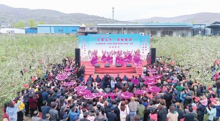 隴南禮縣舉辦“學(xué)黨史·感黨恩·賞花?！むl(xiāng)村游”活動(dòng)