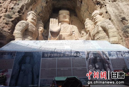 時下，中國“石窟鼻祖”天梯山石窟第13窟大佛足部與局部危巖體搶救性保護(hù)項目正在施工。圖為施工現(xiàn)場。陳曉斌 攝