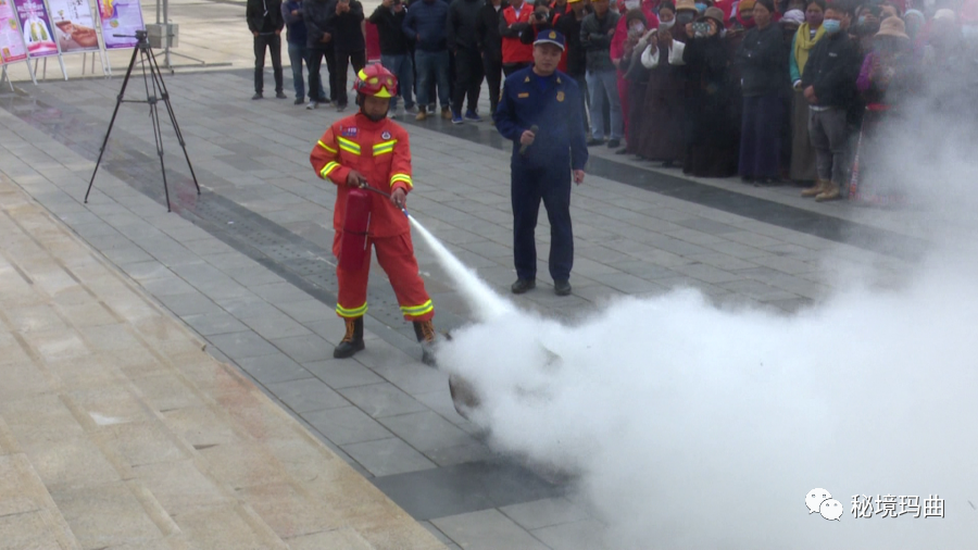 瑪曲縣舉行 “安全生產月”及“安全生產草原行”咨詢日活動