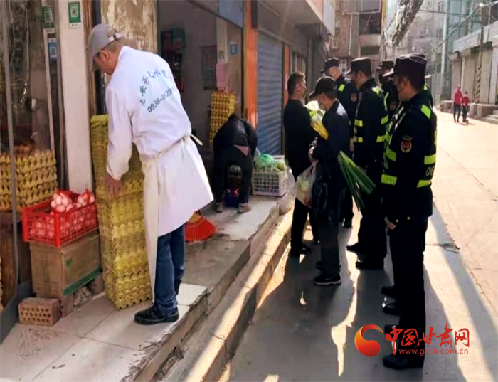 【甘快看·疫情防控甘肅在行動】蘭州市城管委嚴(yán)查占道經(jīng)營擺攤設(shè)點(diǎn)行為