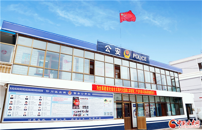 平?jīng)瞿凶优c女主播“網(wǎng)戀”被騙10萬(wàn)元