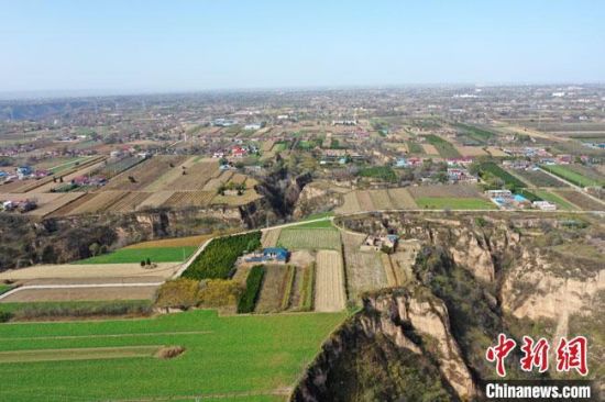 圖為位于甘肅省慶陽市西峰區(qū)境內(nèi)的南佐遺址地貌。(資料圖) 甘肅省文物局供圖