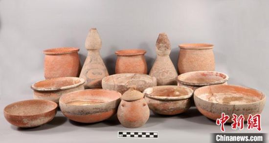 圖為圪垯川遺址出土的器物組合。(資料圖) 甘肅省文物局供圖