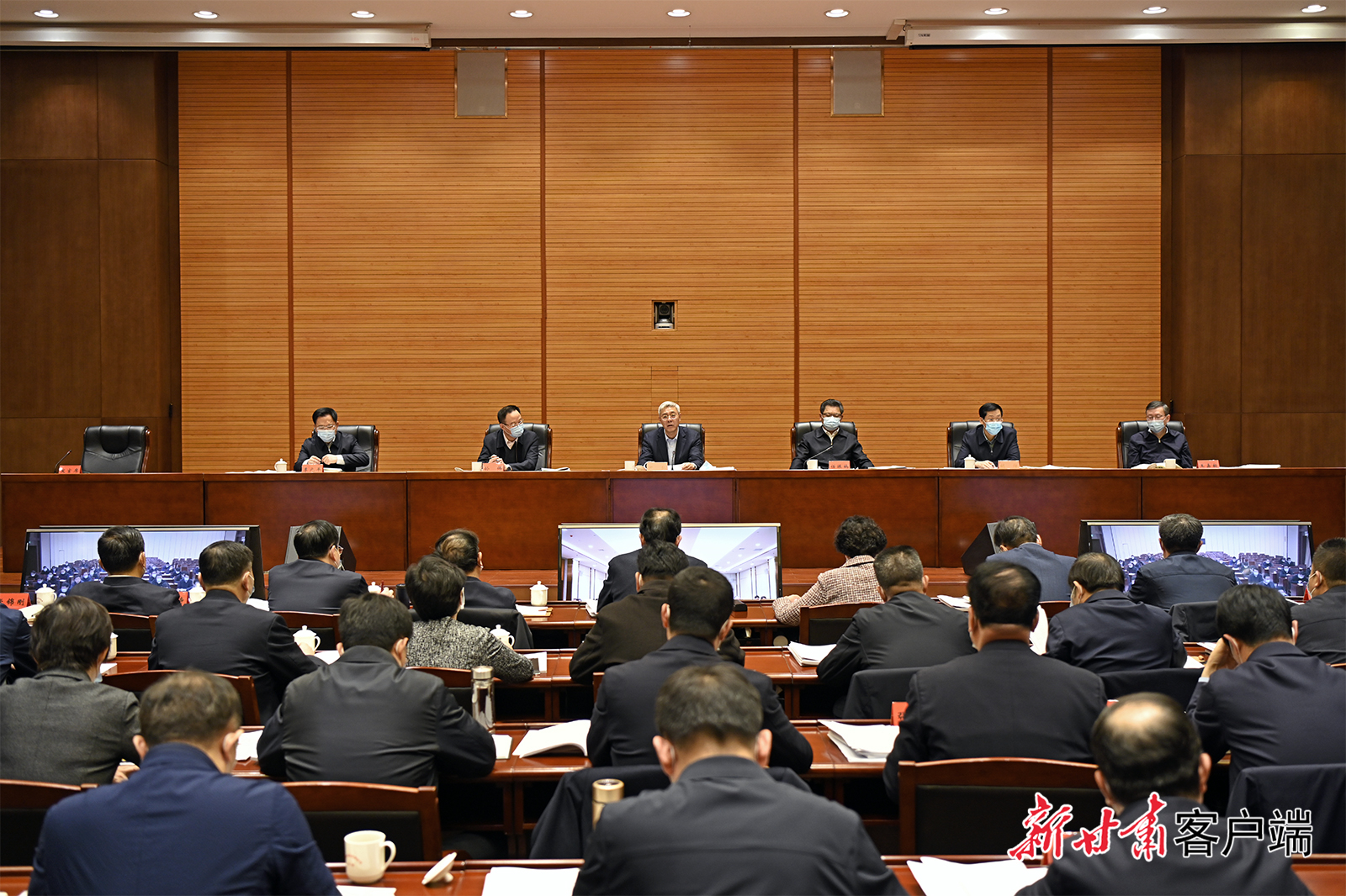 尹弘在省委農(nóng)村工作領(lǐng)導(dǎo)小組會議上強(qiáng)調(diào)：以深厚為民情懷鞏固拓展脫貧攻堅(jiān)成果，用高度負(fù)責(zé)精神扎實(shí)做好備考迎評工作