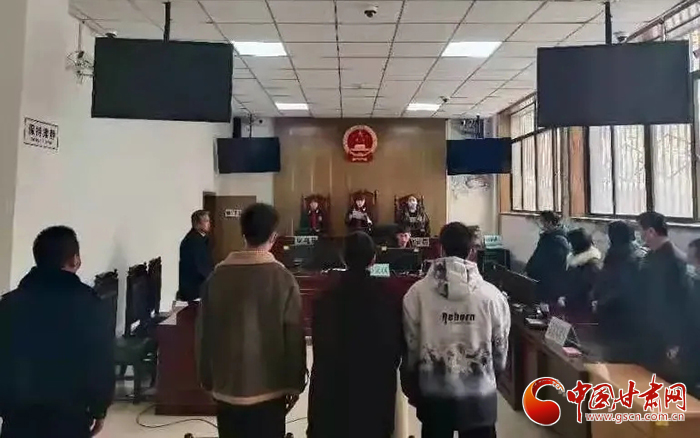 依法帶娃！甘肅省平?jīng)鍪邪l(fā)出首份《家庭教育令》