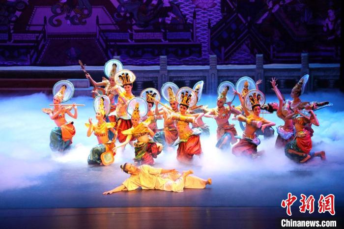 《絲路花雨》在敦煌大劇院演出。(資料圖) 敦煌市委宣傳部供圖