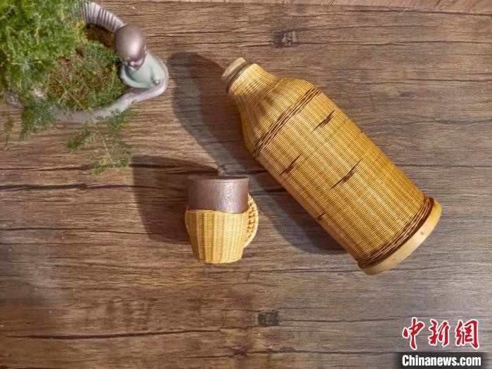 圖為竹編暖壺套。(資料圖) 甘肅省非遺保護中心供圖