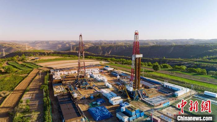 圖為中石油長慶油田慶陽華H60雙機組鉆井現(xiàn)場。(資料圖) 慶陽市委宣傳部供圖