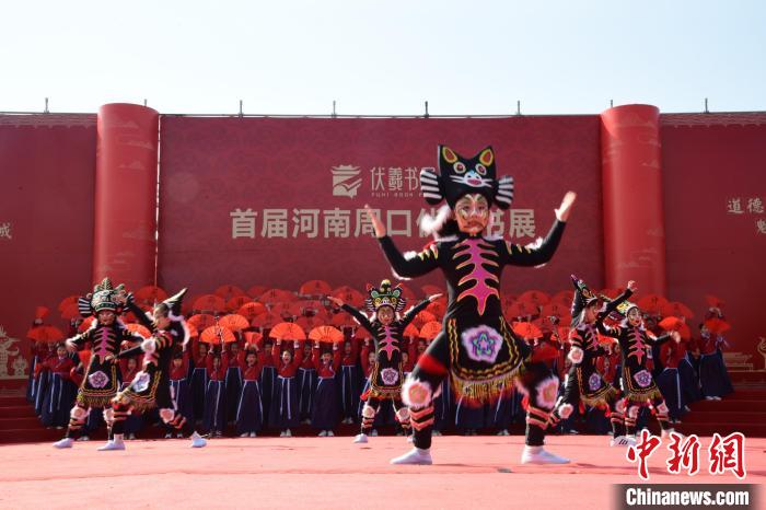 圖為首屆周口伏羲書展開幕式表演。　梁照曾 攝