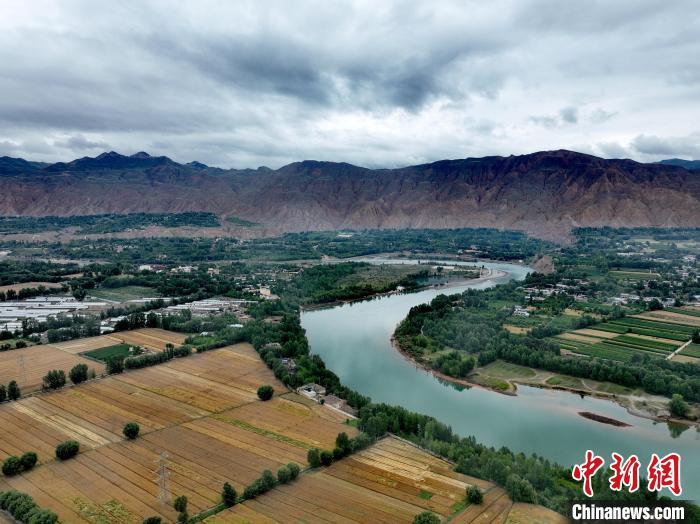 圖為黃河岸畔景色。(資料圖) 李玉峰 攝