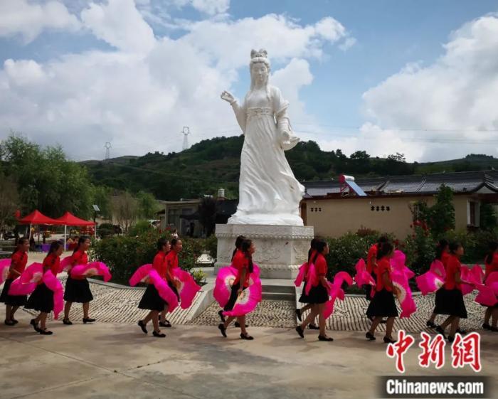 甘肅省西和縣乞巧節(jié)活動。殷春永 攝