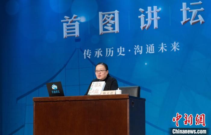 敦煌研究院文化弘揚部講解科科長韓文君?！『衔乃嚦霭嫔绻﹫D