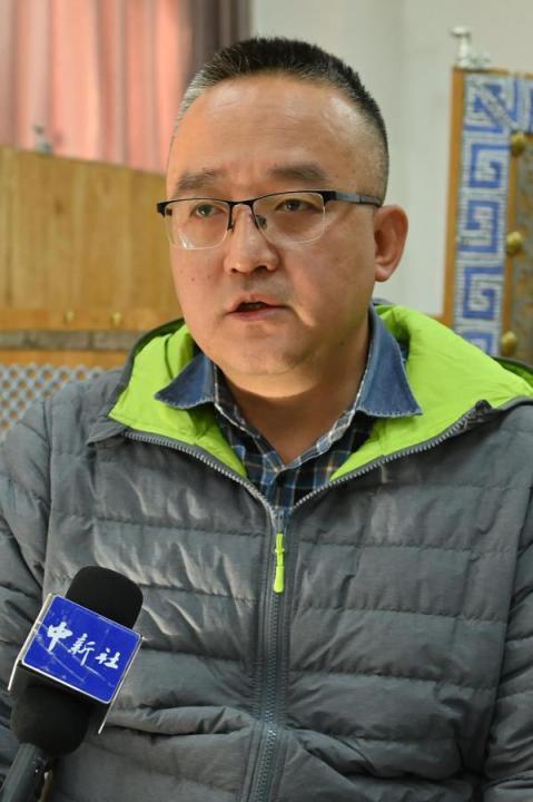 謝焱，甘肅省文物考古研究所副研究館員、考古研究二部主任、田野考古項(xiàng)目負(fù)責(zé)人。主持參與了張家川馬家塬戰(zhàn)國(guó)西戎墓地、臨潭磨溝齊家文化墓地等20多項(xiàng)考古調(diào)查、發(fā)掘工作，曾獲得中國(guó)國(guó)家文物局田野考古二、三等獎(jiǎng)，“十二五”文物保護(hù)科學(xué)和技術(shù)創(chuàng)新二等獎(jiǎng)等榮譽(yù)。