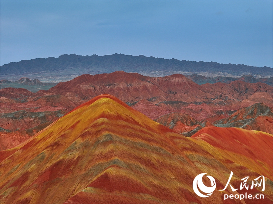 雨后的七彩丹霞，顏色格外艷麗。人民網(wǎng)記者 李根攝
