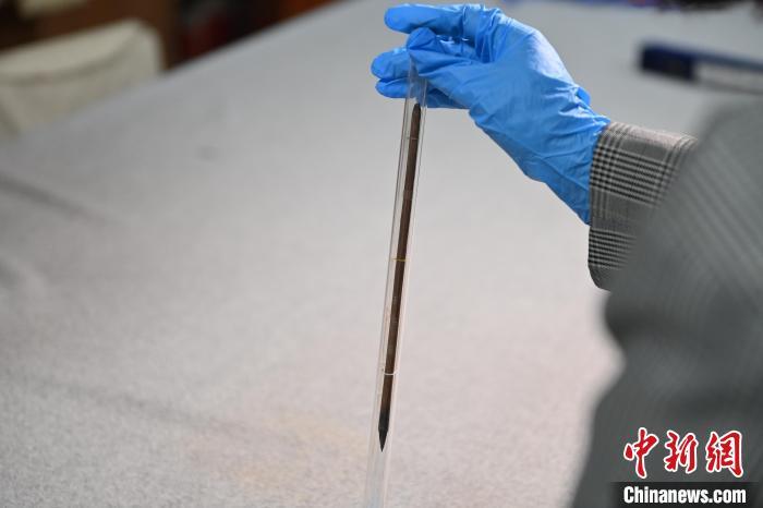 2024年5月7日，甘肅省博物館館藏國(guó)寶級(jí)文物“白馬作”毛筆。李亞龍　攝