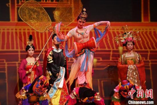 2023年第六屆敦煌文博會(huì)期間，系列演藝上演。(資料圖)李亞龍 攝