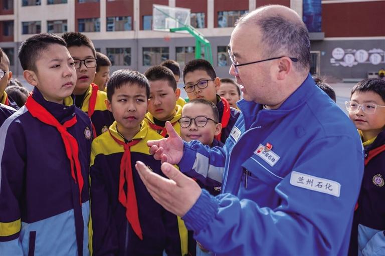 勞模宣講進(jìn)校園 科普點(diǎn)亮開學(xué)季